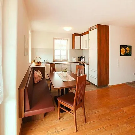 In Naz-sciaves With Garden Apartment